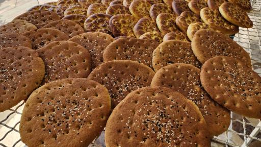 عکس نان روغنی سنتی کرمانشاهی عمو علی