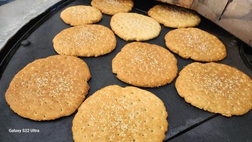 عکس نان روغنی سنتی کرمانشاهی عمو علی