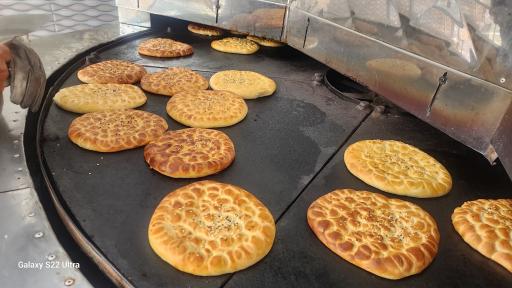 عکس نان روغنی سنتی کرمانشاهی عمو علی