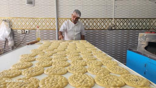 عکس نان روغنی سنتی کرمانشاهی عمو علی