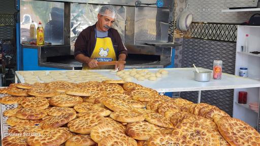 عکس نان روغنی سنتی کرمانشاهی عمو علی