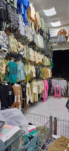 عکس فروشگاه لباس دنیای کودک