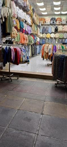 عکس فروشگاه لباس دنیای کودک