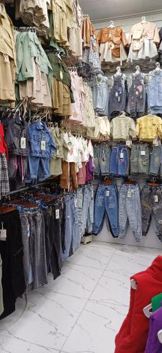 عکس فروشگاه لباس دنیای کودک