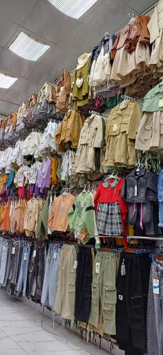 عکس فروشگاه لباس دنیای کودک