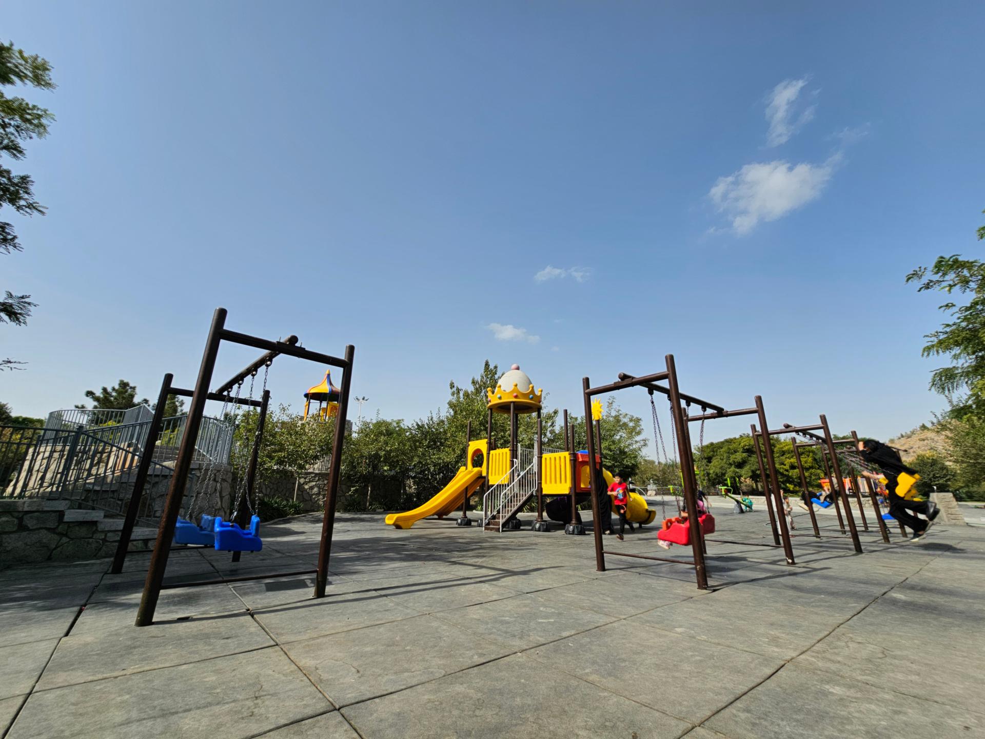 عکس زمین بازی 