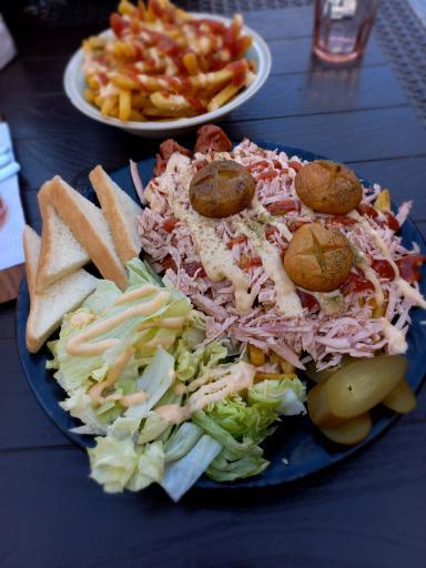 عکس کافی شاپ موزه مفاخر