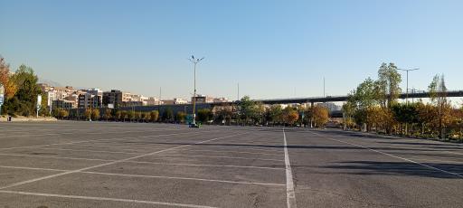 عکس پارکینگ باغ وحش ارم سبز