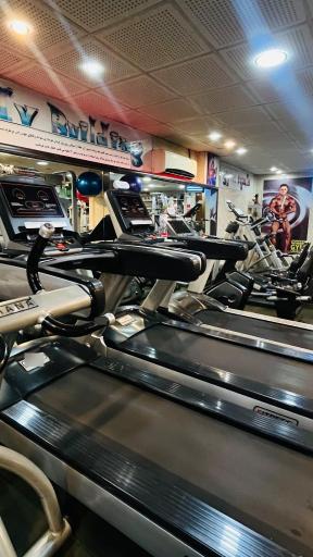 عکس باشگاه بدنسازی اسکات