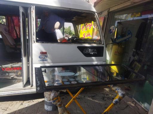 عکس شیشه اتومبیل حیدری (آقا ابراهیم)