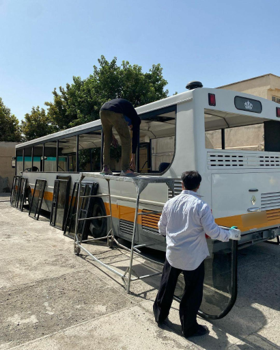 عکس شیشه اتومبیل حیدری (آقا ابراهیم)