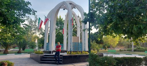 عکس یادمان شهدا بوستان نارنج