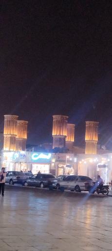 عکس بادگیرهای گوشه چپ میدان