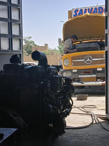 عکس تعمیرگاه کامیون بنز