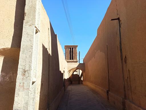 عکس بادگیرهای گوشه چپ میدان