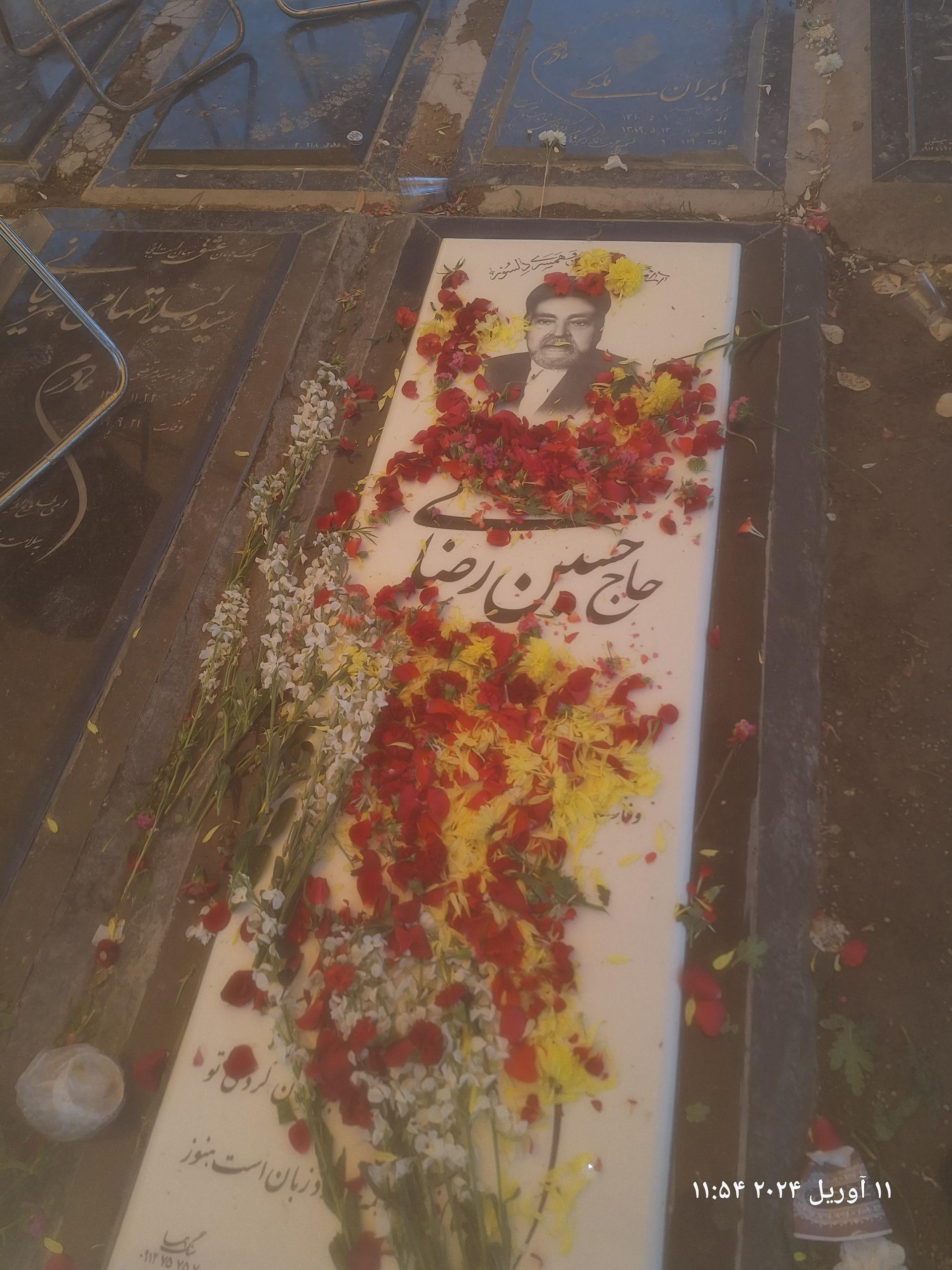 عکس مزار حاج آقا حسین رضائی