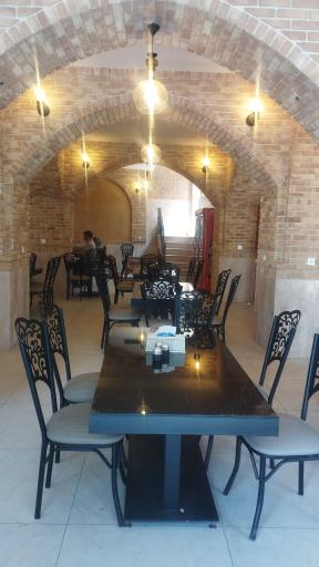عکس سفره خانه سنتی برلیان 