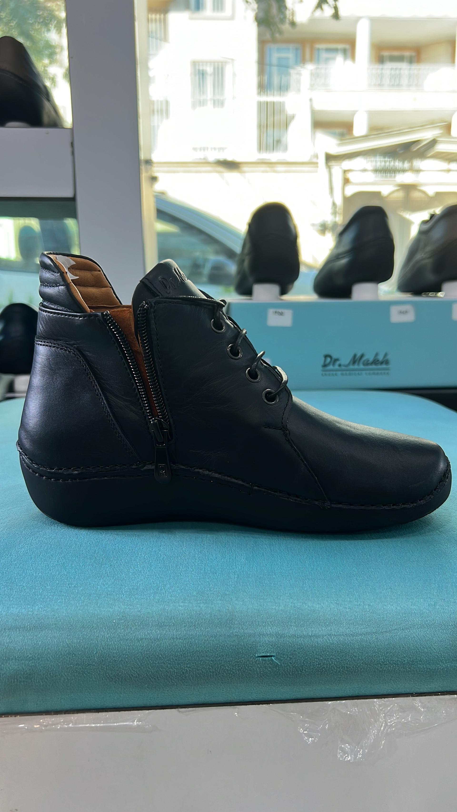 عکس کفش طبی دکترماخ‌ چیتگر