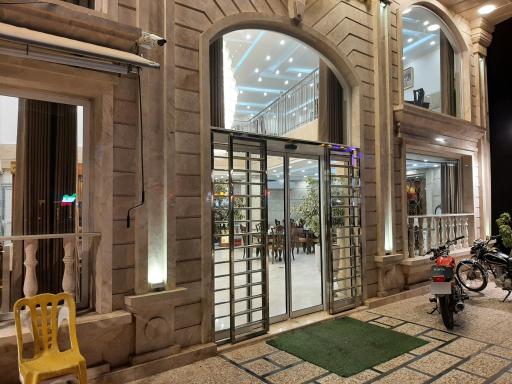 عکس رستوران عزیزیان