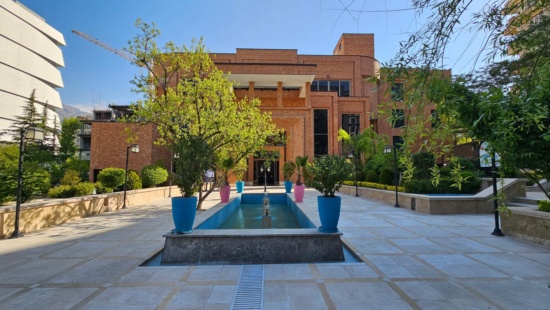 عکس مجتمع رفاهی لاله صدر