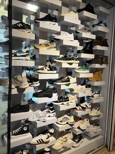 عکس کفش اسپرت نارون