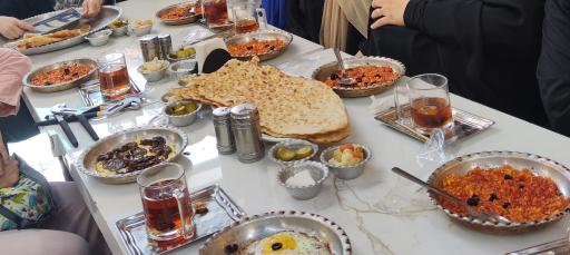 عکس صبحانه خوری زاهدی