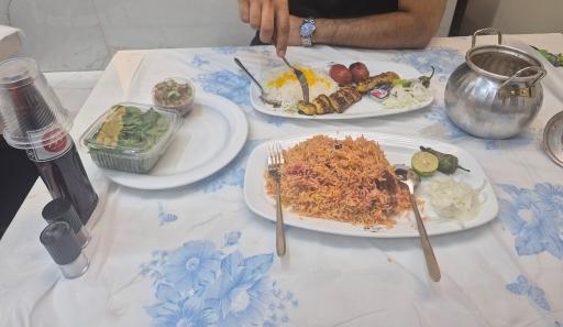 عکس صبحانه خوری زاهدی