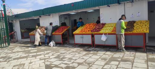 عکس بازار میوه و تره‌بار توسکا