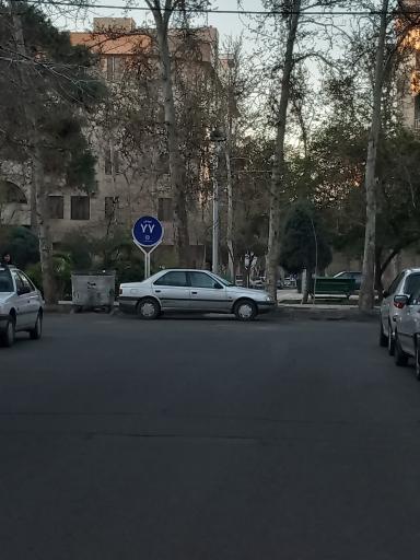 عکس میدان هفتاد و هفتم