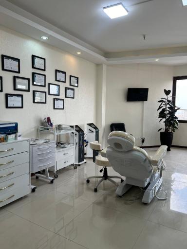 عکس دکتر دلارا جهری