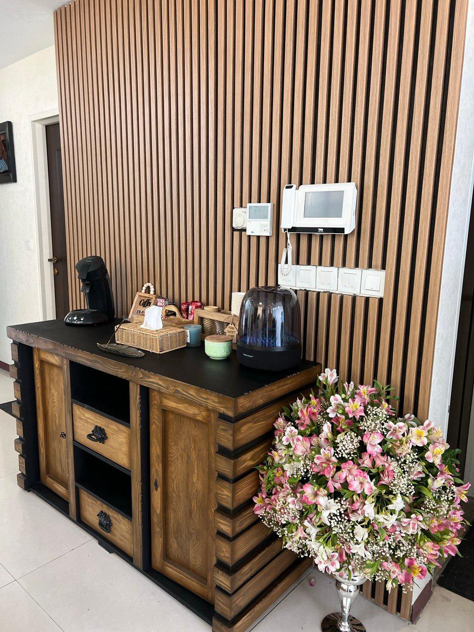 عکس دکتر دلارا جهری