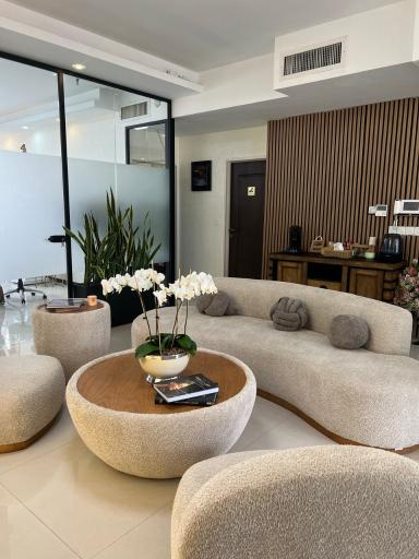 عکس دکتر دلارا جهری