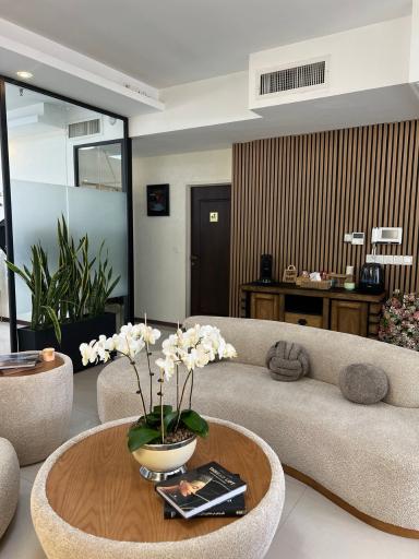 عکس دکتر دلارا جهری