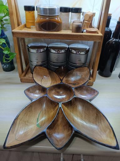 عکس کارگاه و گالری چوب کیان