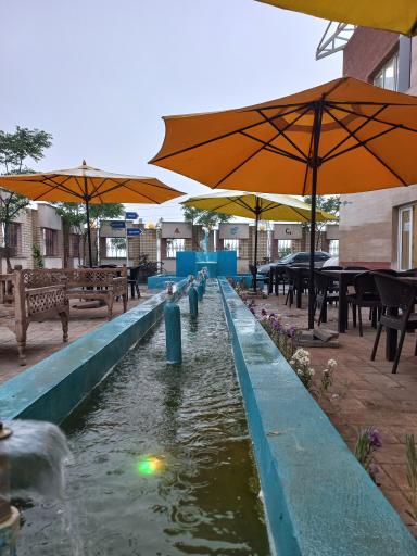 عکس رستوران عمو سیبیلو