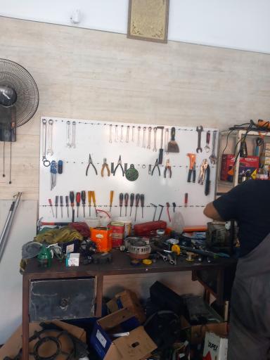 عکس باطری سازی و باطری فروشی
