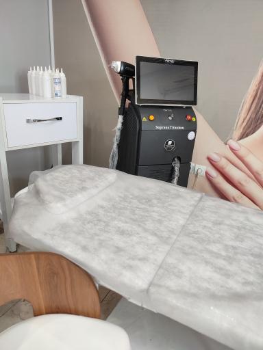 عکس کلینیک لیزر و زیبایی نیلوفر