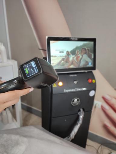 عکس کلینیک لیزر و زیبایی نیلوفر