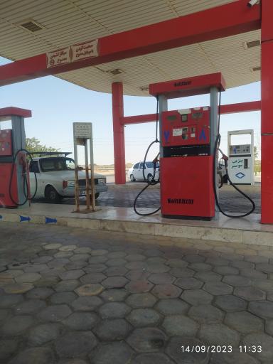 عکس پمپ بنزین و گازوئیل آسمان