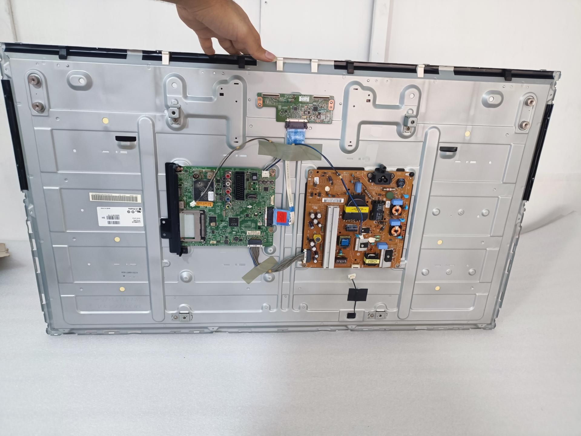 عکس تعمیرات تلویزیون نوشهر