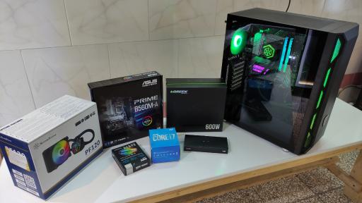 عکس فروشگاه تخصصی لپ تاپ آرومید