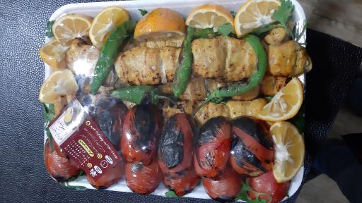 آشپزخانه و تهیه غذای امید به خدا