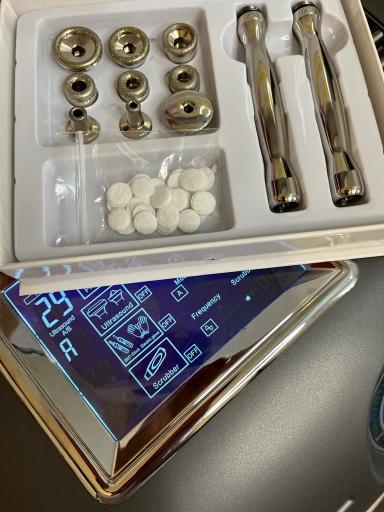 عکس مرکز زیبایی تخصصی پوست و ناخن رجاء حسینی