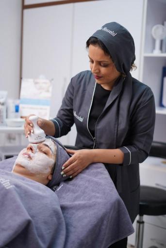 عکس مرکز زیبایی تخصصی پوست و ناخن رجاء حسینی