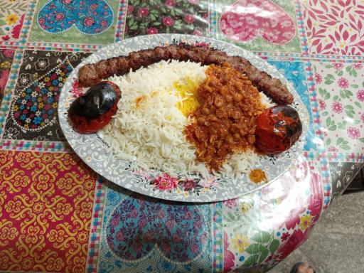 عکس غذاخوری ته دیگ طلایی