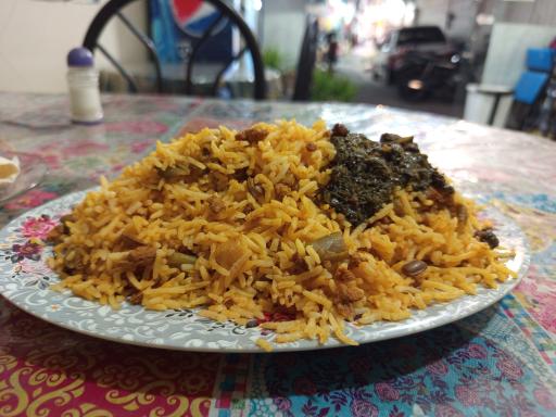 عکس غذاخوری ته دیگ طلایی