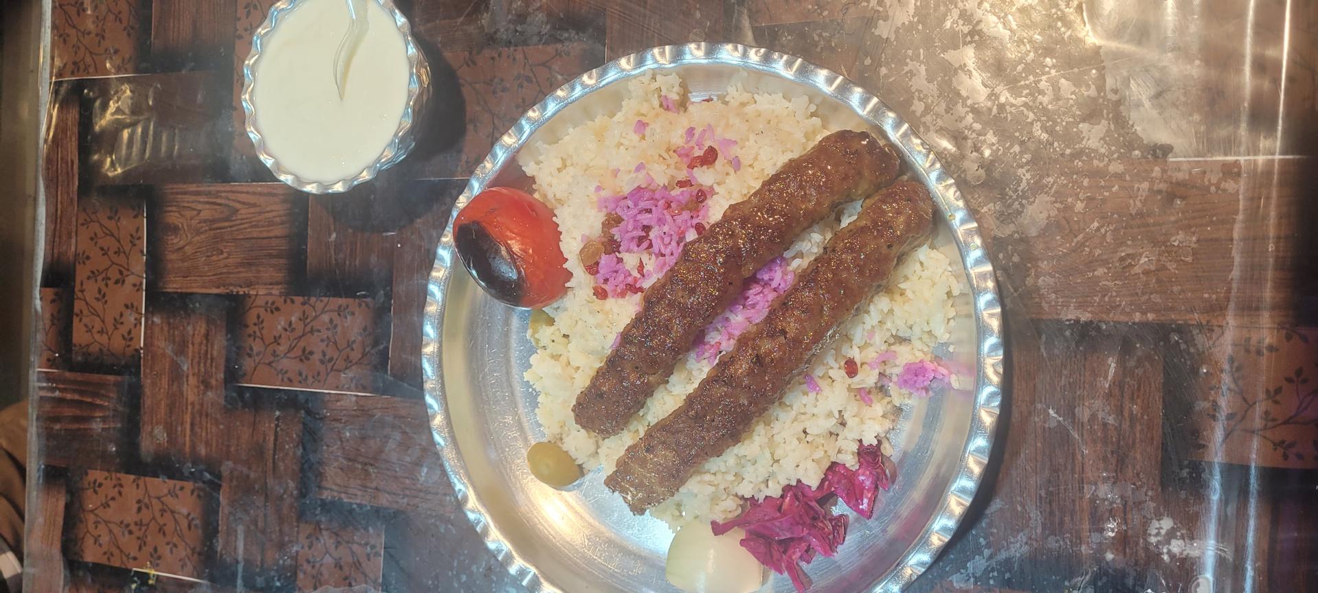 عکس رستوران سرای معصوم بیگ