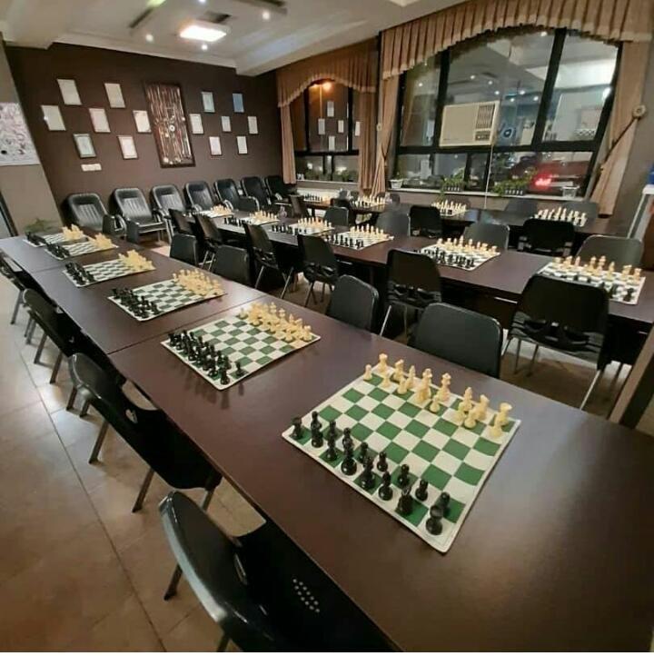 عکس باشگاه شطرنج شاه مات