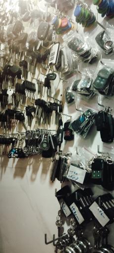 عکس کلید سازی و خدمات تعمیر قفل هادی