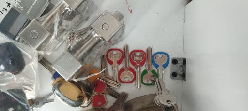 عکس کلید سازی و خدمات تعمیر قفل هادی